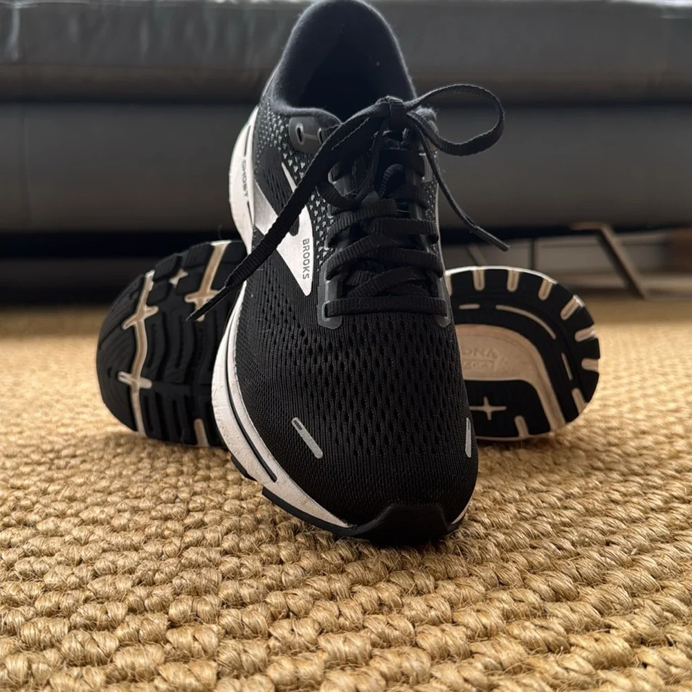 Brooks Ghost 14 - black and silver - size 8 wide - Picture 3 of 5